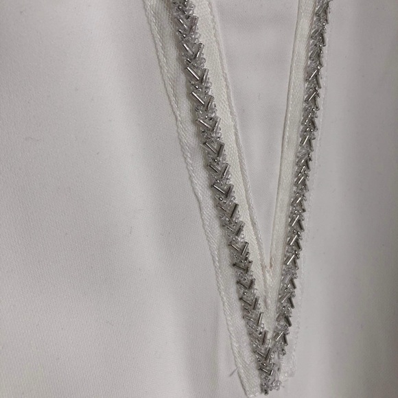 Beautiful white dress - Picture 3 of 16